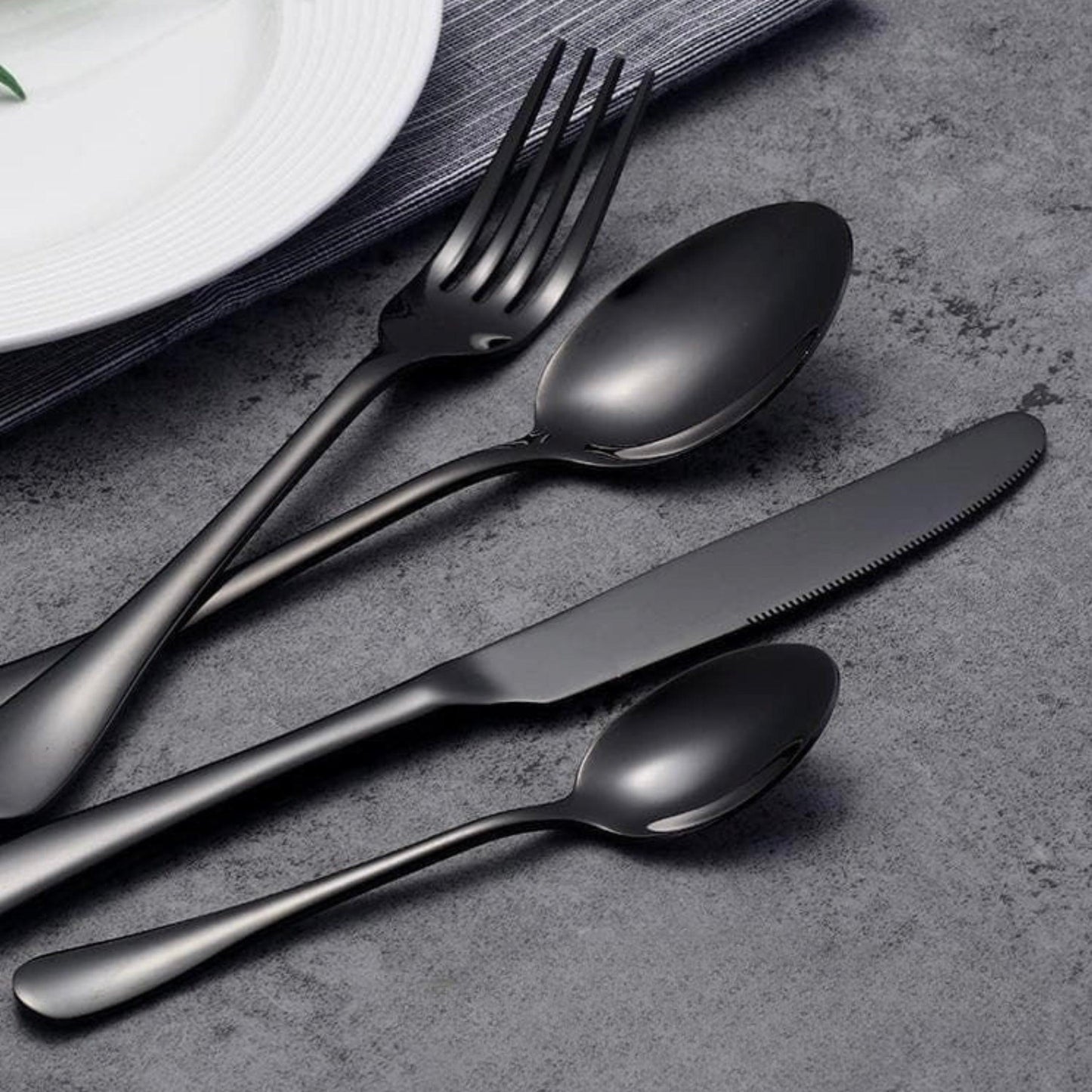Stainless steel flatware set
