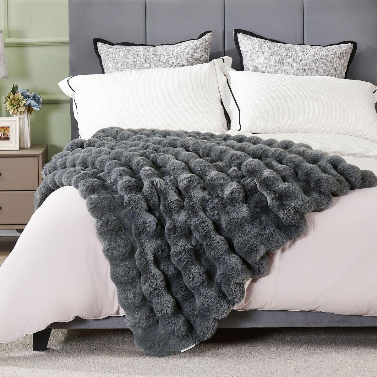 Sumptuously Soft Throw - HomeCompli