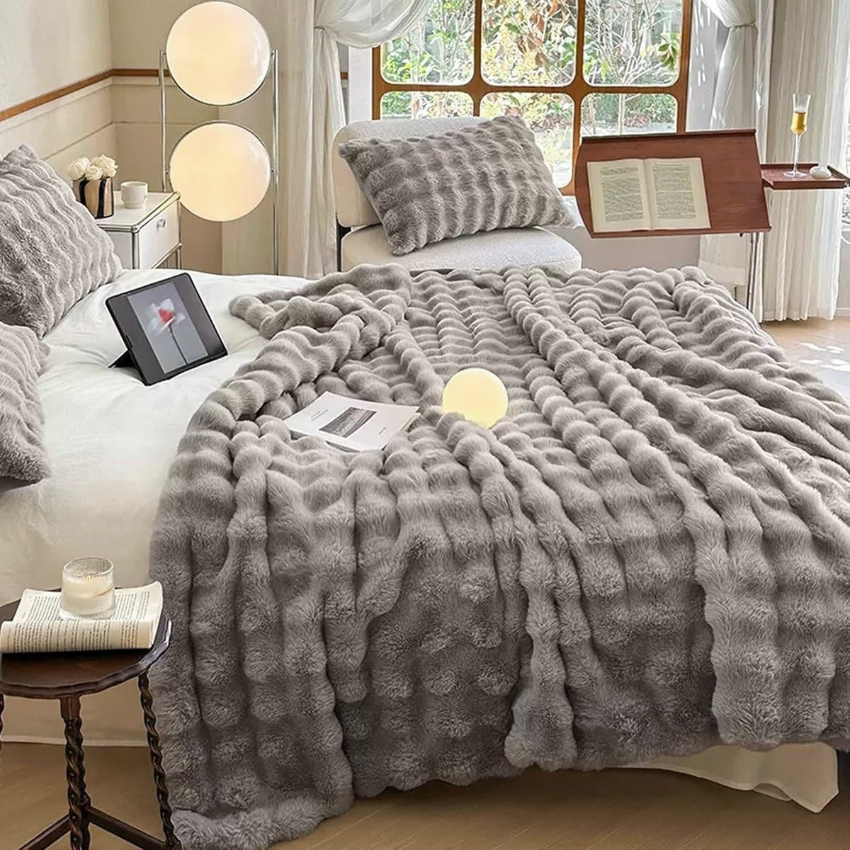 FleeceTouch™ Sumptuously Soft Throw